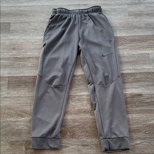 Nike Therma Tapered Training Pants Joggers Boy’s XL Charcoal